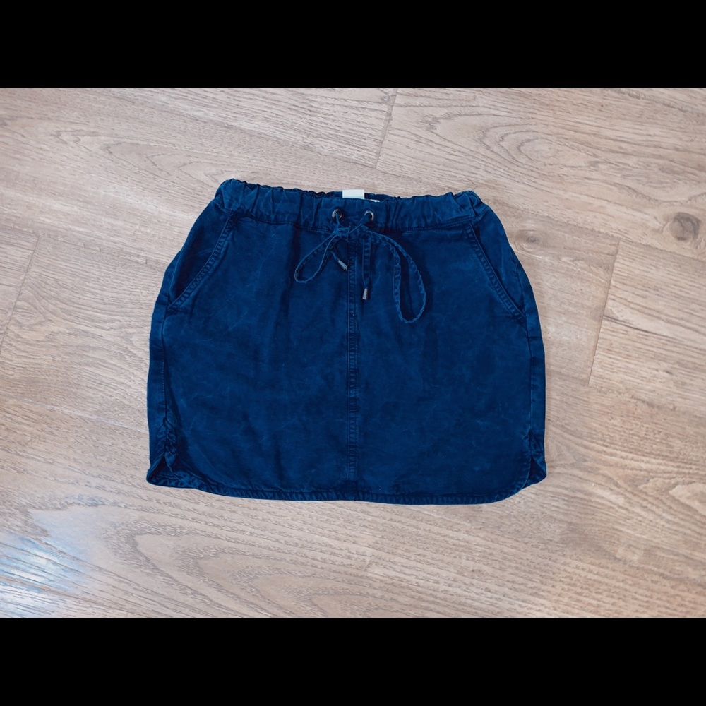 navy blue skirt